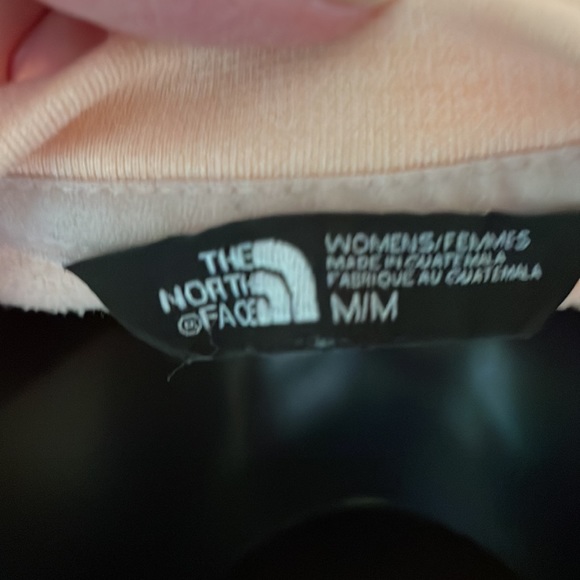 North Face light weight peach colour top logo on front & kangaroo pouch Sz M - Picture 5 of 9